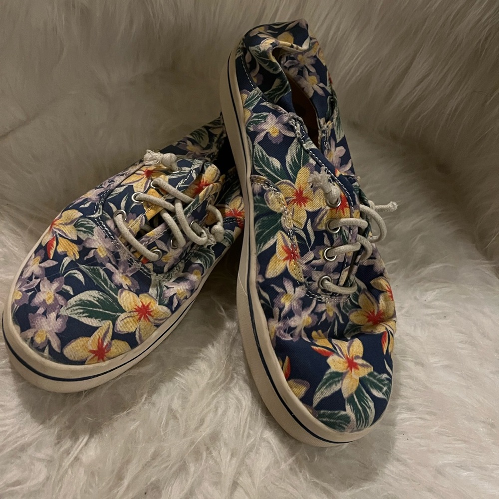 Stretchy back floral flats 💐